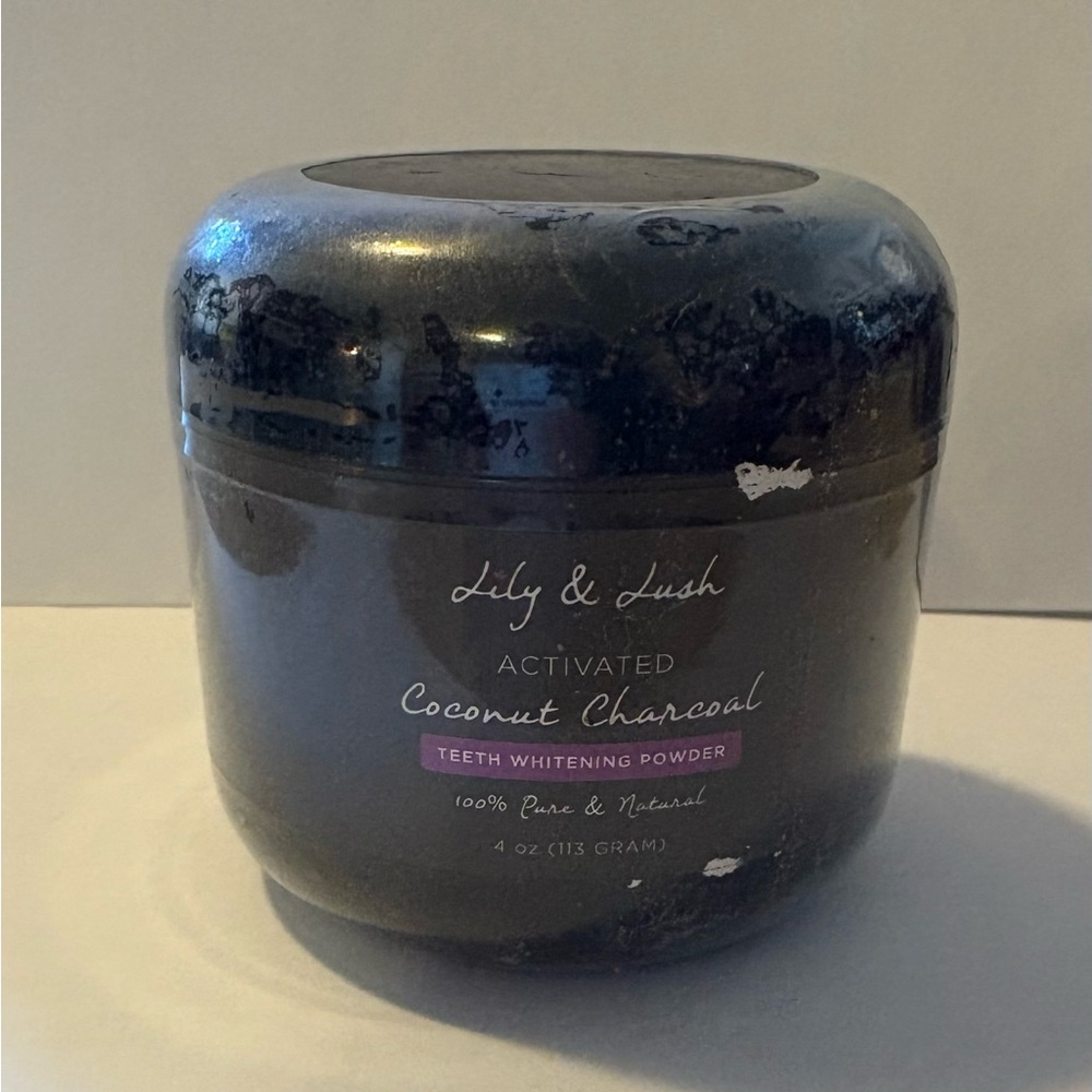 Lily & Lush Coconut Charcoal Teeth Whitening Powder